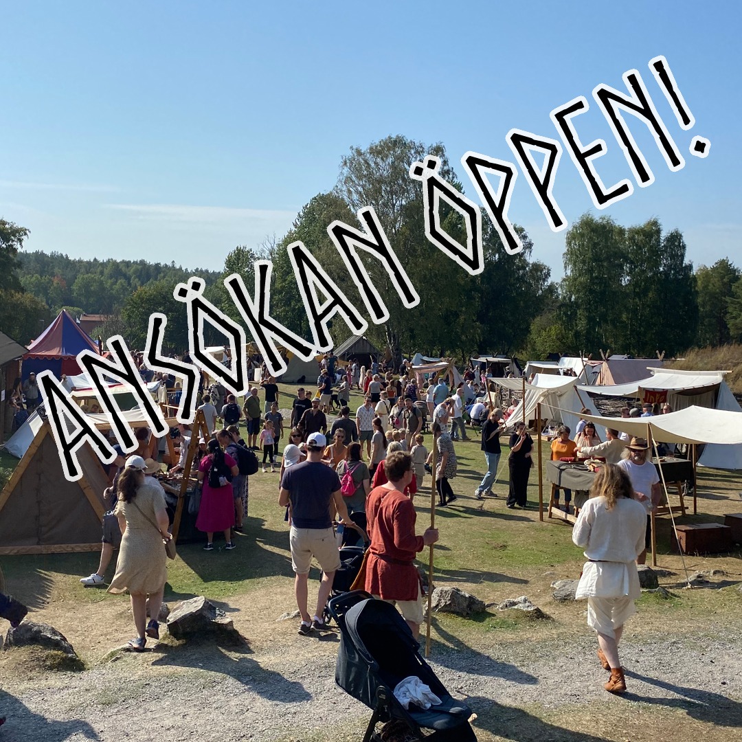 Nu är ansökan för säljare, hantverkare och boende öppen för årets marknad! Gå in och ansök! Vi vill ha din ansökan senast den 21 augusti.
Länk till ansökningsformuläret finns på vår hemsida och i kommentarsfältet.
----------------------------
The application for sellers, craftsmen, and residents is now open for this year's market! Go in and apply! We want your application by August 21st at the latest.
Link to the application form can be found on our website and in the comments section bellow.

#vikingamarknad #upplandsväsby #reenactment #vikingmarket